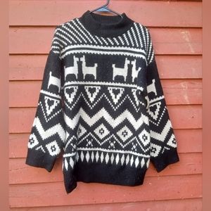 HM Graphic Poly/Acrylic Ultra Soft Pullover Black and White US S